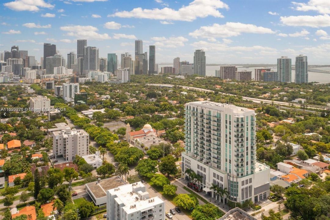 Recently Sold: $420,000 (1 beds, 1 baths, 693 Square Feet)