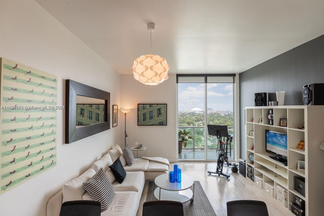 Recently Sold: $420,000 (1 beds, 1 baths, 693 Square Feet)