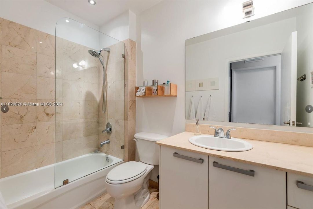 Recently Sold: $420,000 (1 beds, 1 baths, 693 Square Feet)