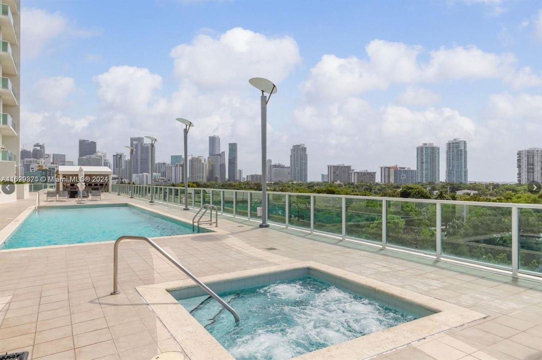 Recently Sold: $420,000 (1 beds, 1 baths, 693 Square Feet)