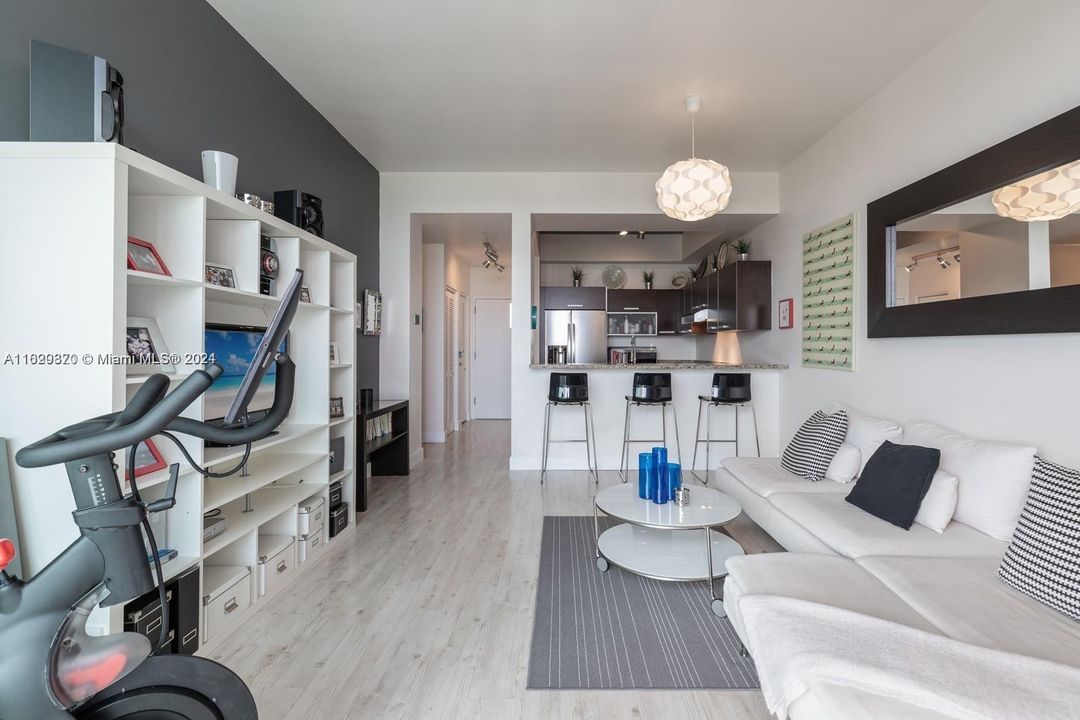 Recently Sold: $420,000 (1 beds, 1 baths, 693 Square Feet)