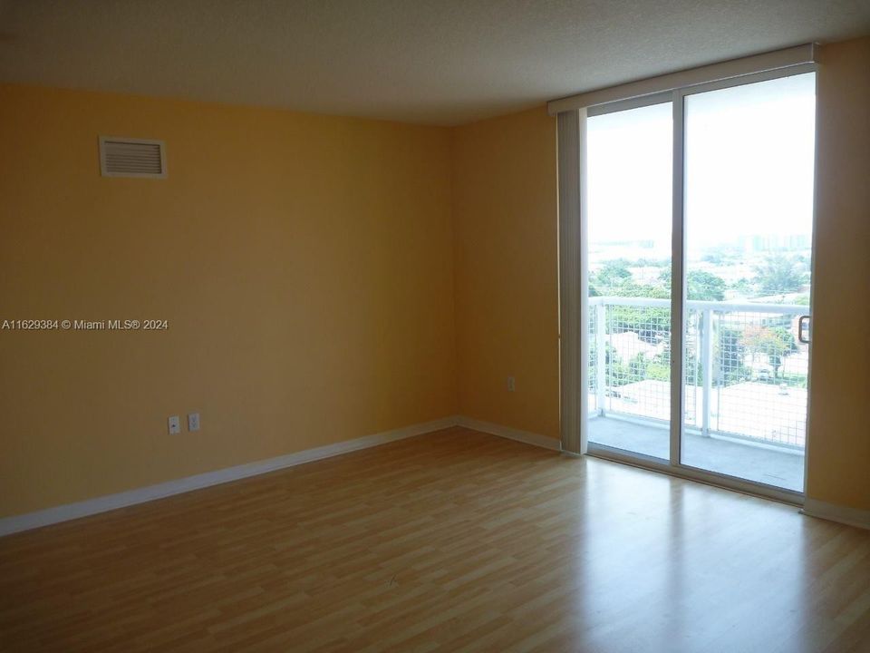 Recientemente alquilado: $2,300 (1 camas, 1 baños, 716 Pies cuadrados)