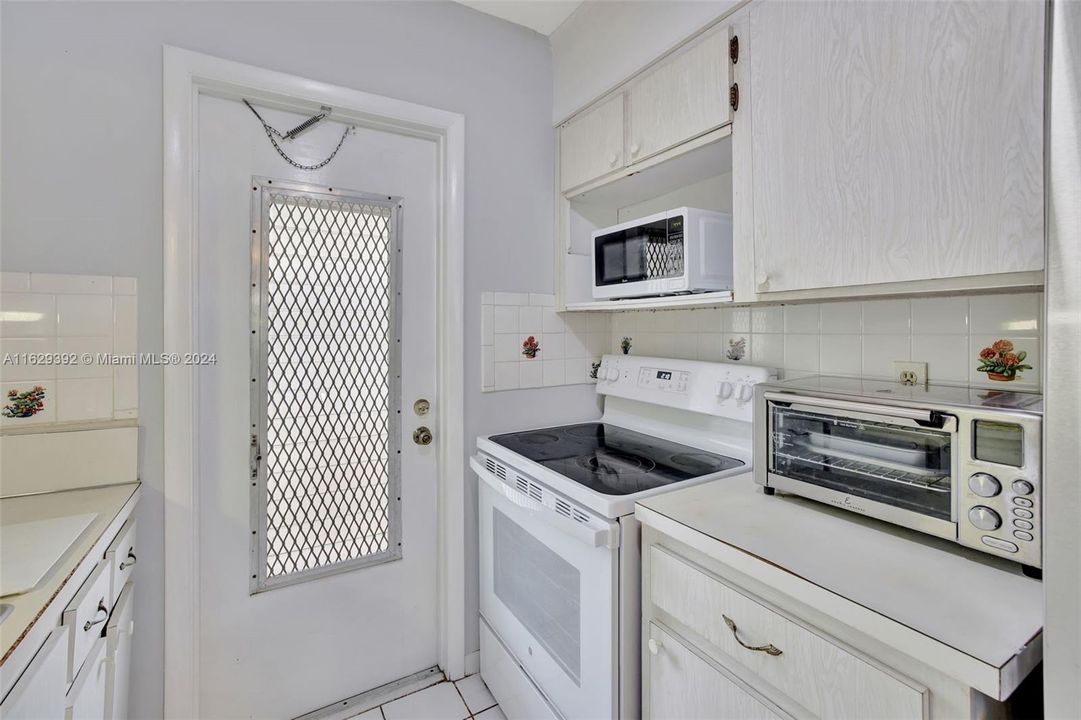 For Sale: $125,000 (2 beds, 2 baths, 850 Square Feet)