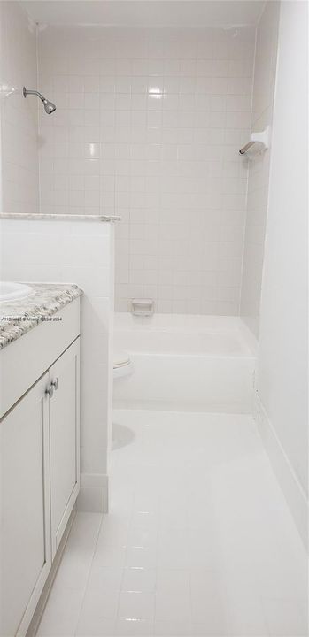 Active With Contract: $2,400 (3 beds, 2 baths, 1440 Square Feet)