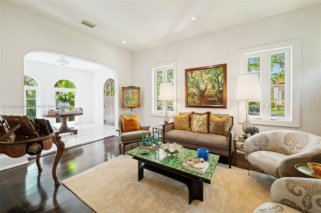 Active With Contract: $2,999,000 (5 beds, 3 baths, 2785 Square Feet)