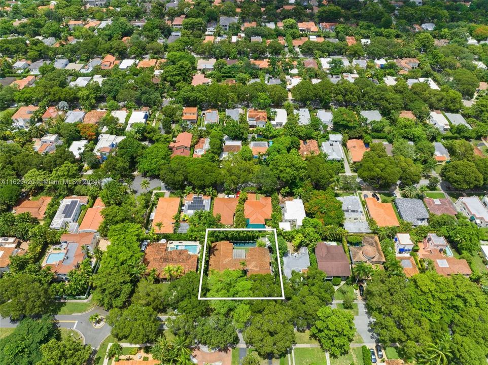 Active With Contract: $2,999,000 (5 beds, 3 baths, 2785 Square Feet)