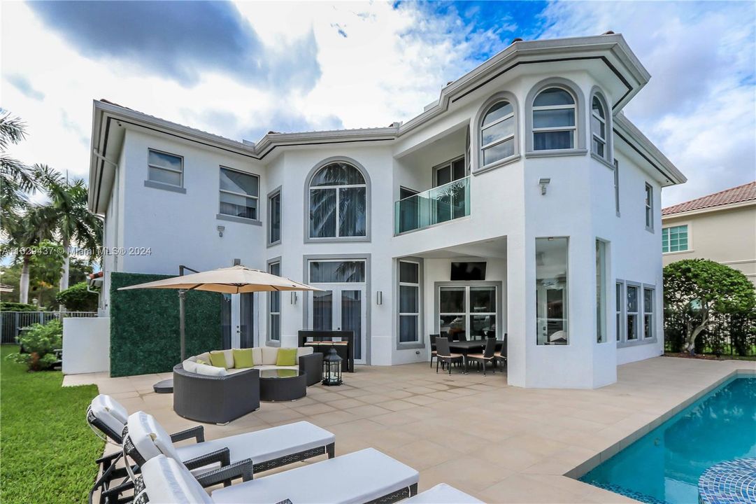 For Sale: $5,999,000 (6 beds, 5 baths, 4937 Square Feet)