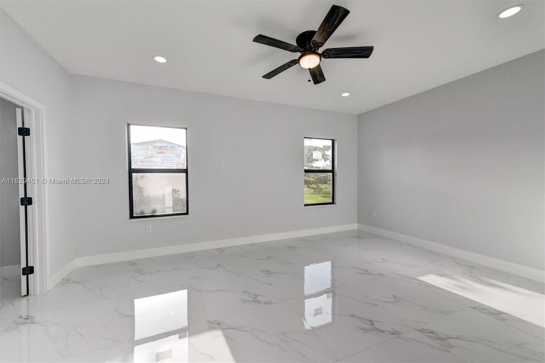 For Sale: $354,900 (3 beds, 2 baths, 1557 Square Feet)