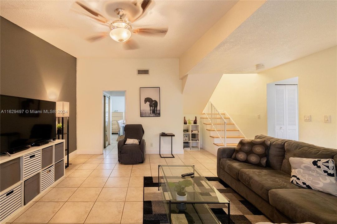 Active With Contract: $3,000 (3 beds, 2 baths, 1528 Square Feet)