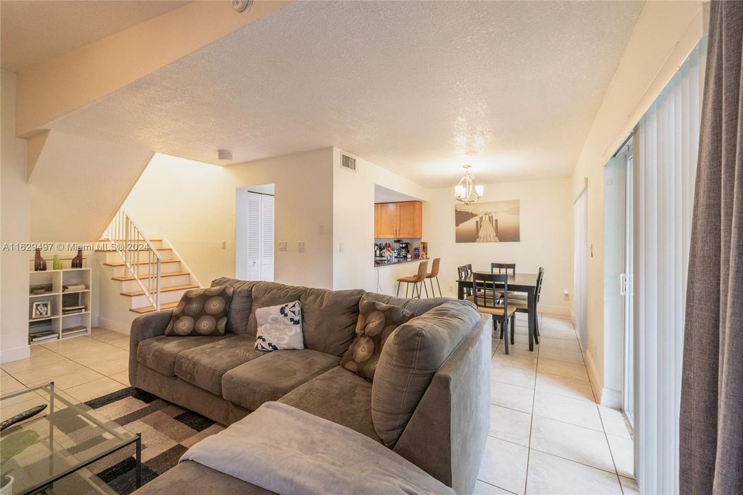 Active With Contract: $3,000 (3 beds, 2 baths, 1528 Square Feet)