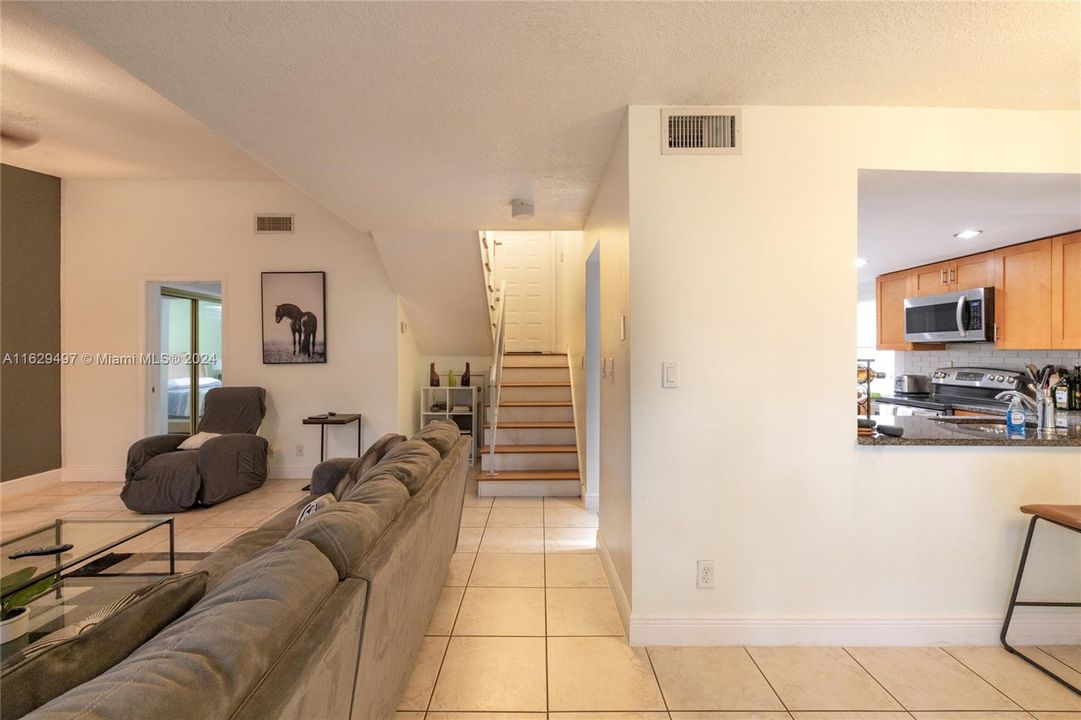 Active With Contract: $3,000 (3 beds, 2 baths, 1528 Square Feet)