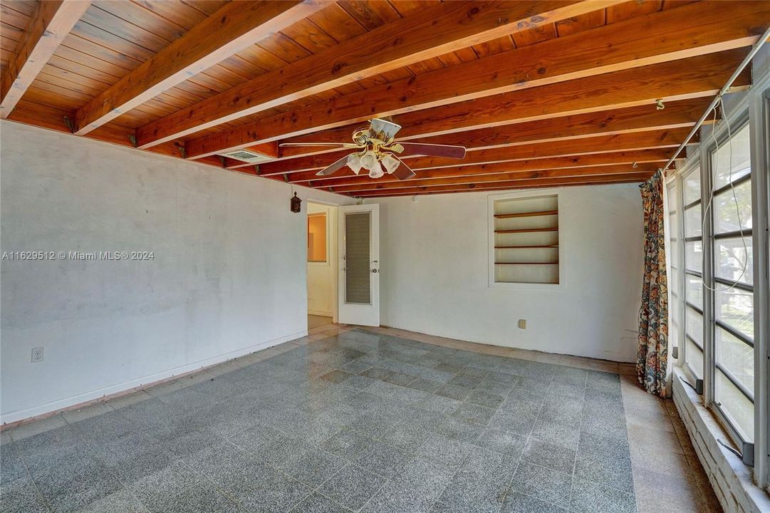 Vendido Recientemente: $599,000 (3 camas, 2 baños, 1440 Pies cuadrados)