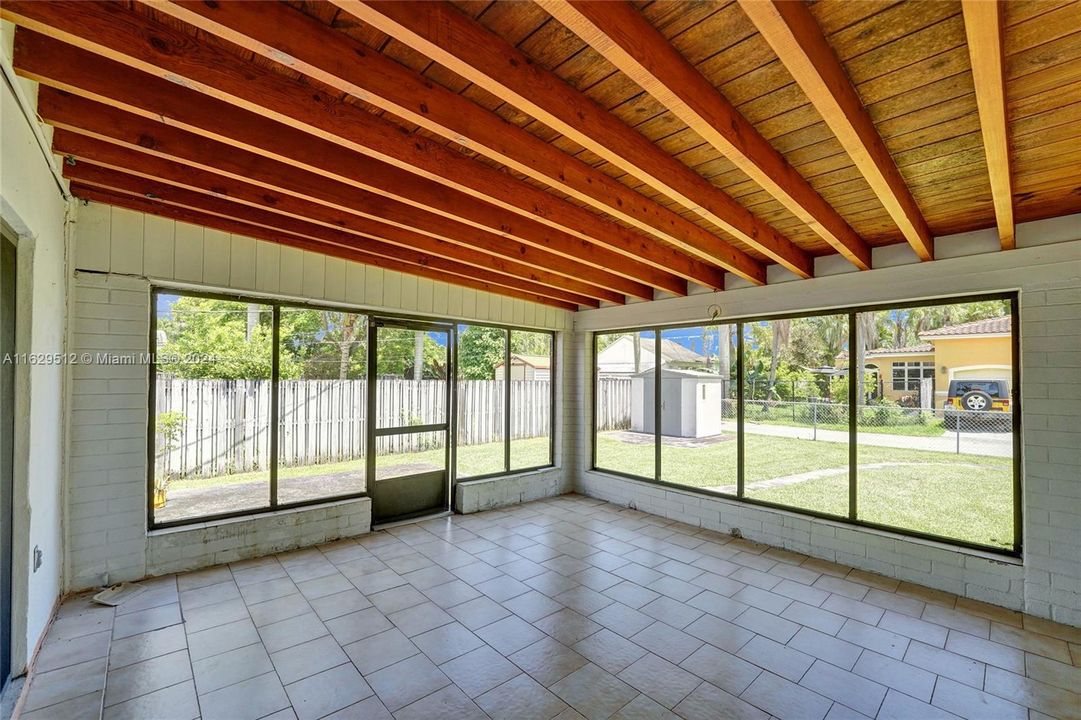 Vendido Recientemente: $599,000 (3 camas, 2 baños, 1440 Pies cuadrados)