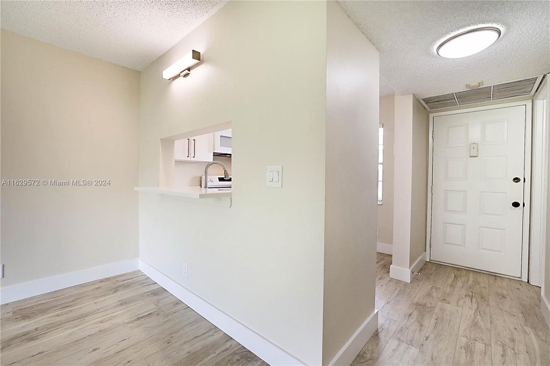 For Sale: $194,000 (1 beds, 1 baths, 621 Square Feet)