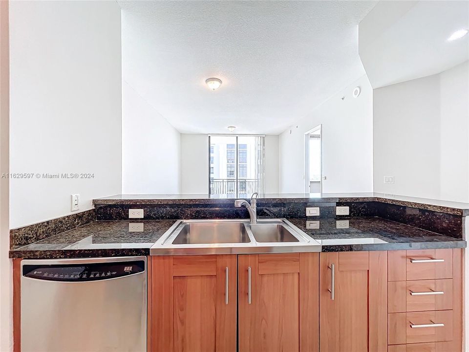 Recently Sold: $525,000 (1 beds, 1 baths, 780 Square Feet)