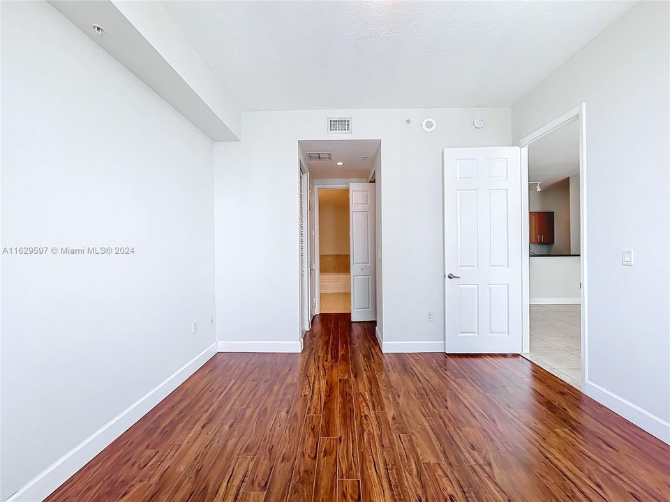 Recently Sold: $525,000 (1 beds, 1 baths, 780 Square Feet)