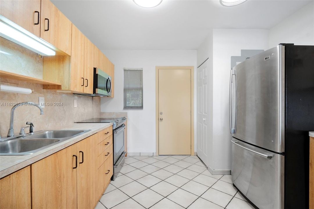 Vendido Recientemente: $259,900 (2 camas, 2 baños, 1080 Pies cuadrados)