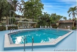 Active With Contract: $1,300 (1 beds, 1 baths, 684 Square Feet)