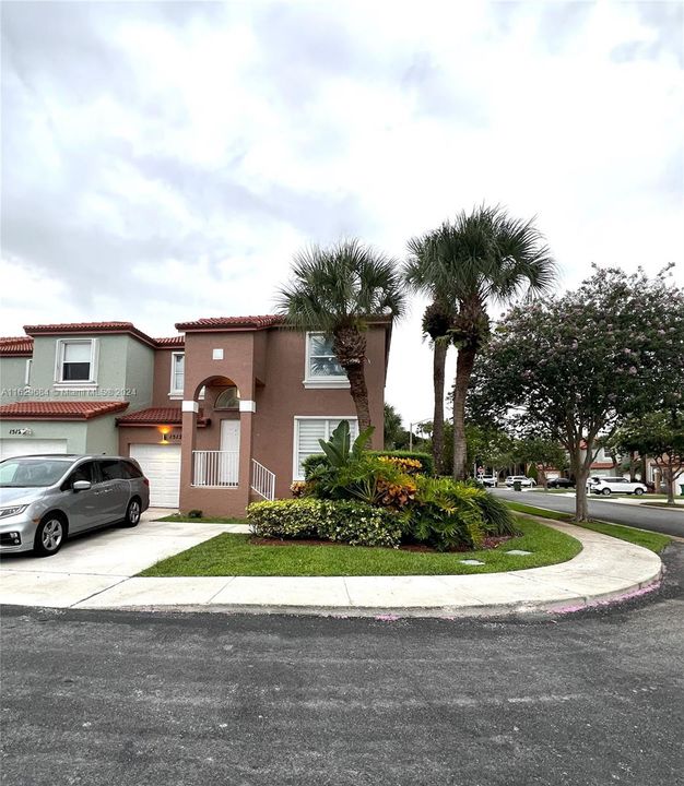 Recently Sold: $520,000 (3 beds, 2 baths, 1628 Square Feet)