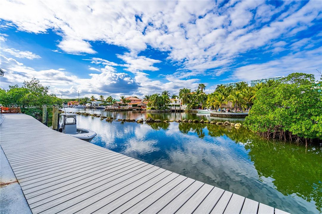 For Sale: $1,420,000 (4 beds, 3 baths, 2425 Square Feet)