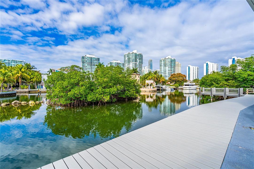 For Sale: $1,420,000 (4 beds, 3 baths, 2425 Square Feet)