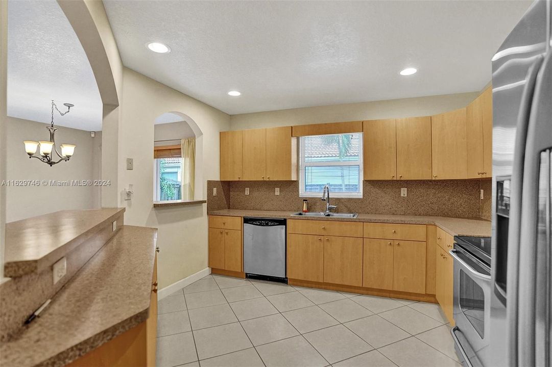 Active With Contract: $3,750 (3 beds, 2 baths, 1492 Square Feet)