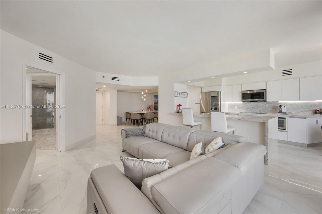 For Sale: $1,195,000 (2 beds, 2 baths, 1460 Square Feet)