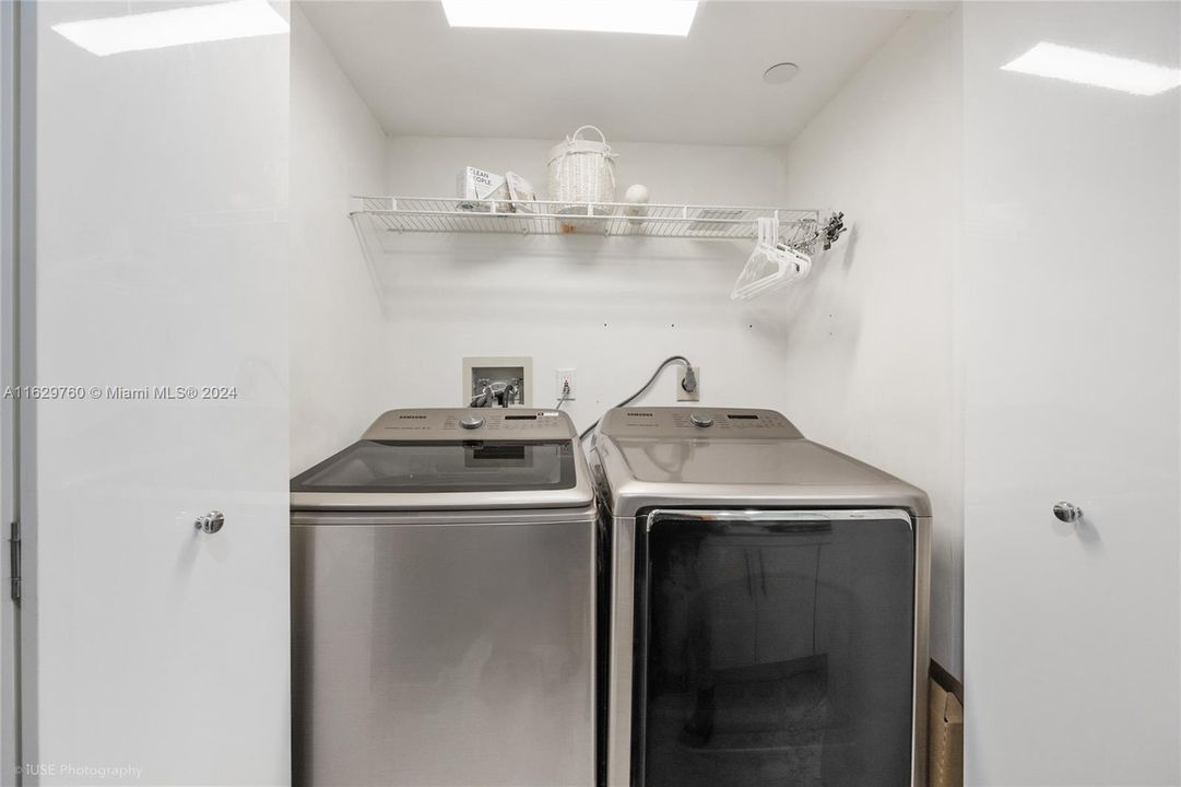 For Sale: $1,195,000 (2 beds, 2 baths, 1460 Square Feet)