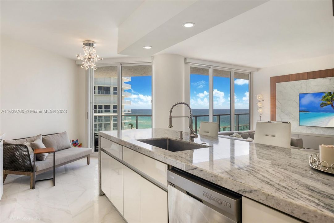 For Sale: $1,195,000 (2 beds, 2 baths, 1460 Square Feet)