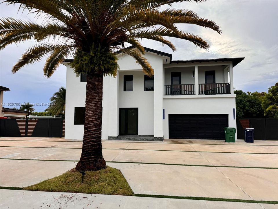 Vendido Recientemente: $1,399,900 (5 camas, 4 baños, 2612 Pies cuadrados)