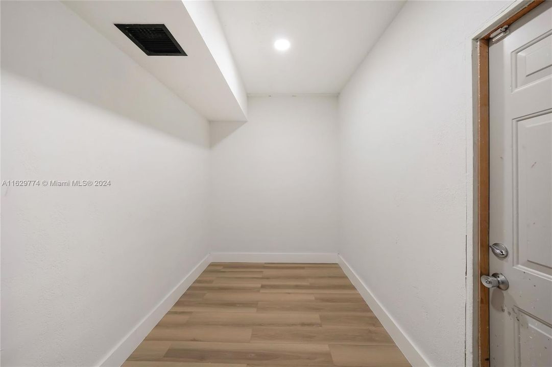 Activo con contrato: $649,000 (3 camas, 2 baños, 1776 Pies cuadrados)