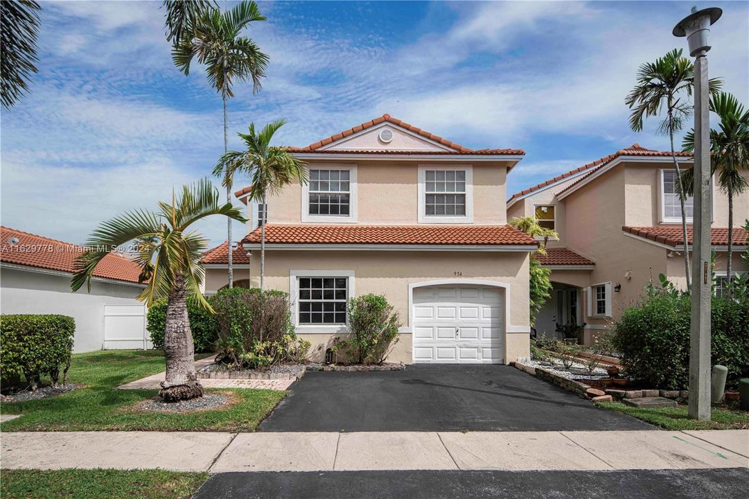 Recently Sold: $575,000 (3 beds, 2 baths, 1517 Square Feet)