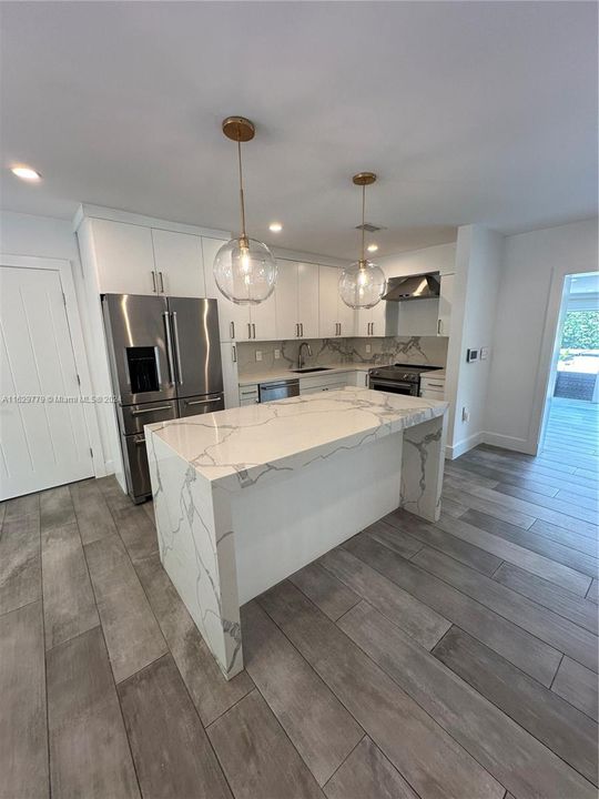 Recently Rented: $5,600 (3 beds, 3 baths, 1576 Square Feet)