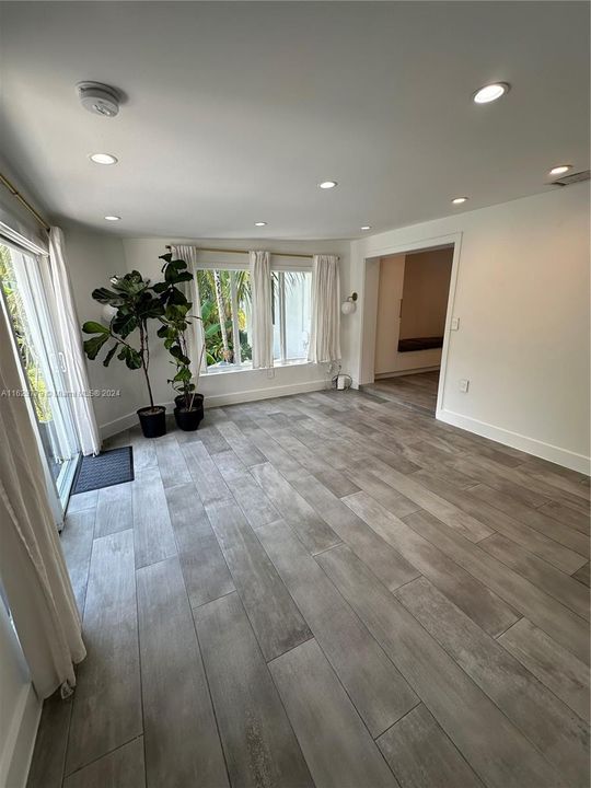 Recently Rented: $5,600 (3 beds, 3 baths, 1576 Square Feet)