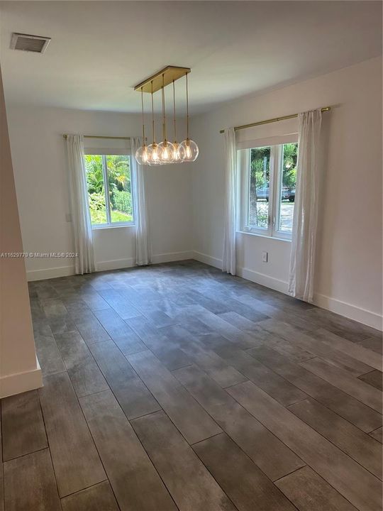 Recently Rented: $5,600 (3 beds, 3 baths, 1576 Square Feet)