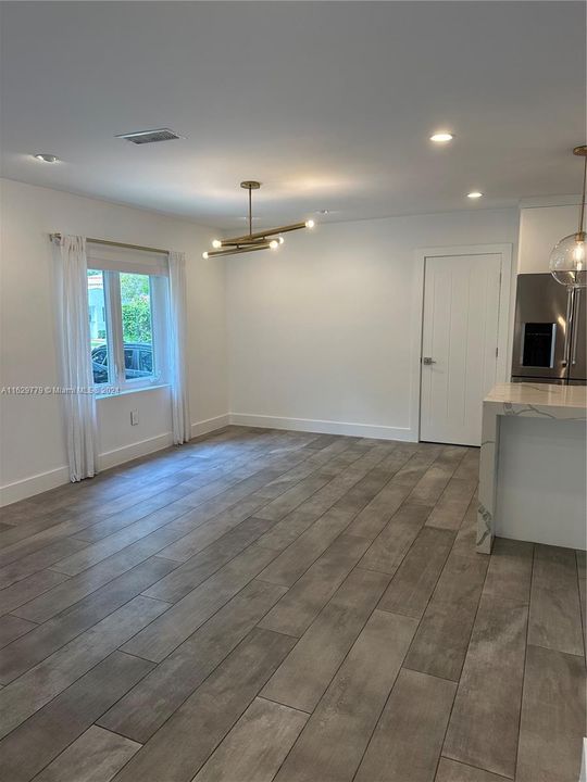 Recently Rented: $5,600 (3 beds, 3 baths, 1576 Square Feet)