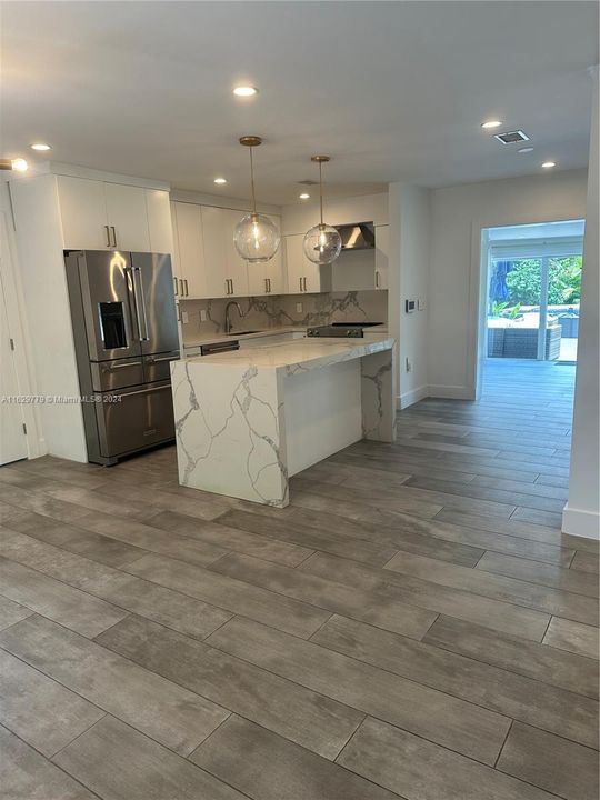 Recently Rented: $5,600 (3 beds, 3 baths, 1576 Square Feet)