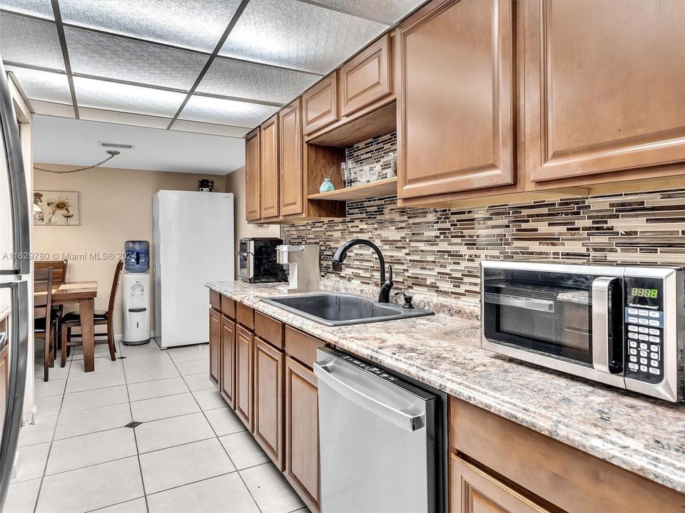 最近售出: $325,000 (3 贝兹, 2 浴室, 1581 平方英尺)