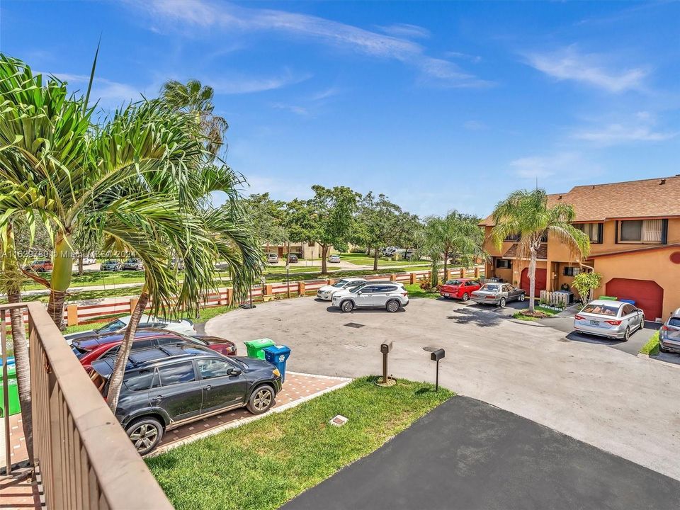 最近售出: $325,000 (3 贝兹, 2 浴室, 1581 平方英尺)