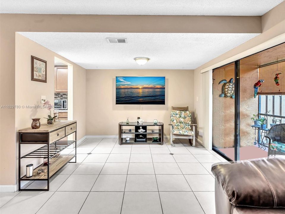 最近售出: $325,000 (3 贝兹, 2 浴室, 1581 平方英尺)