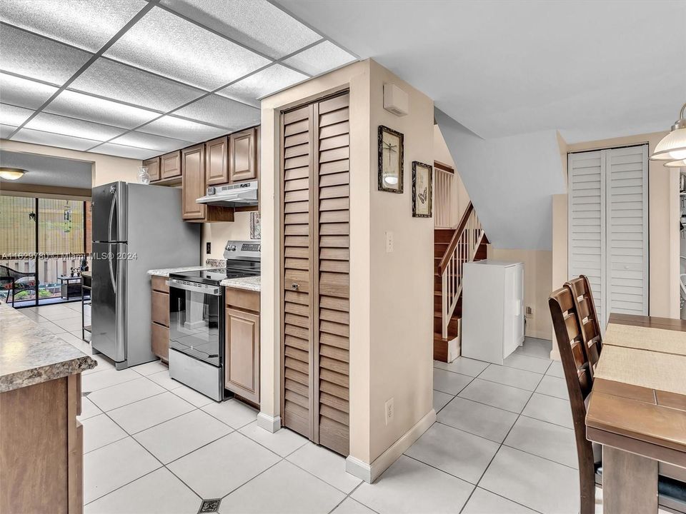 最近售出: $325,000 (3 贝兹, 2 浴室, 1581 平方英尺)