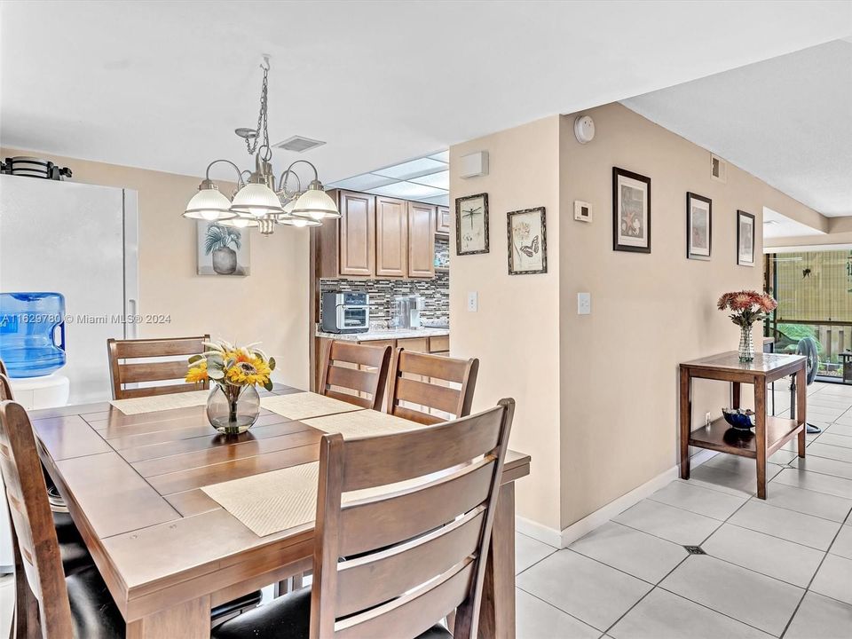 最近售出: $325,000 (3 贝兹, 2 浴室, 1581 平方英尺)