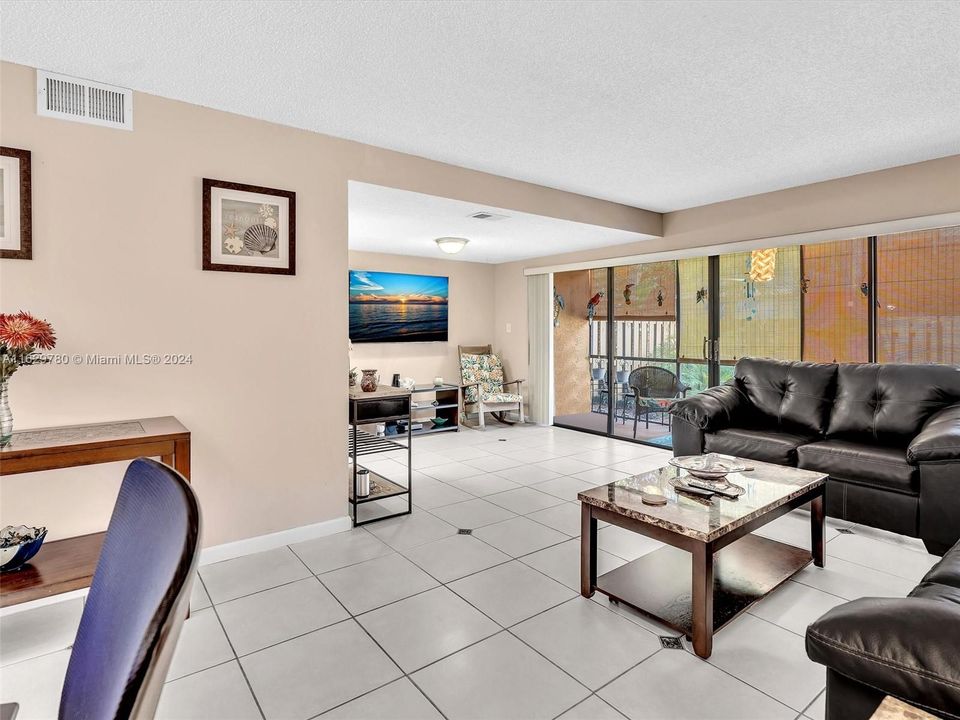 最近售出: $325,000 (3 贝兹, 2 浴室, 1581 平方英尺)