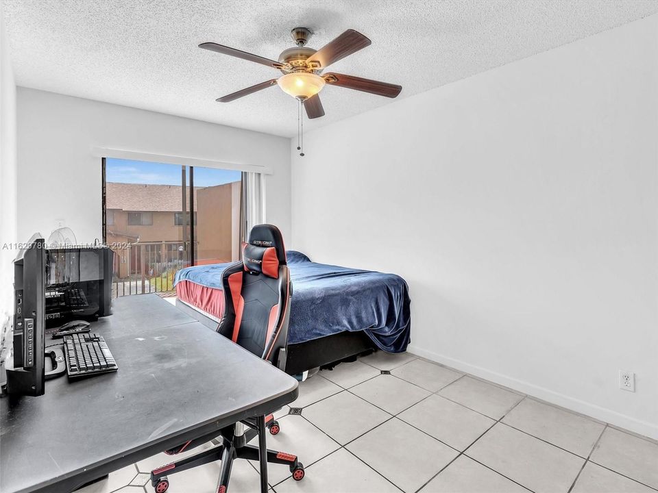 最近售出: $325,000 (3 贝兹, 2 浴室, 1581 平方英尺)