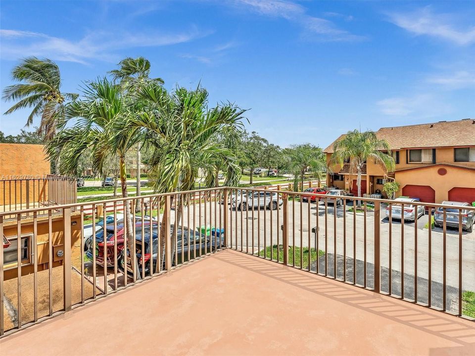 最近售出: $325,000 (3 贝兹, 2 浴室, 1581 平方英尺)