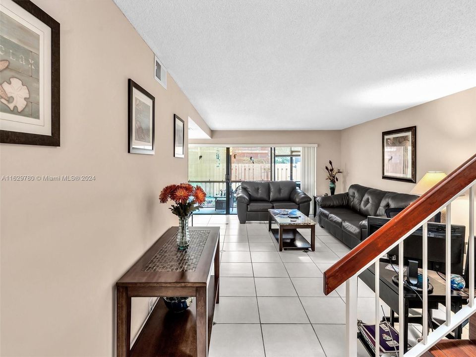 最近售出: $325,000 (3 贝兹, 2 浴室, 1581 平方英尺)