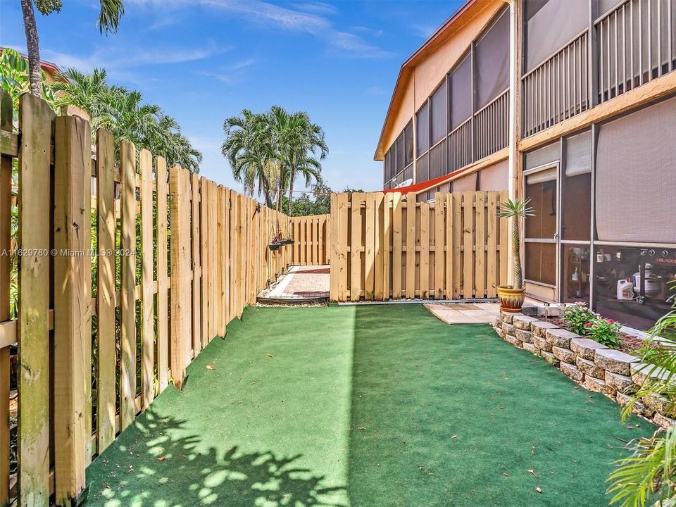 最近售出: $325,000 (3 贝兹, 2 浴室, 1581 平方英尺)