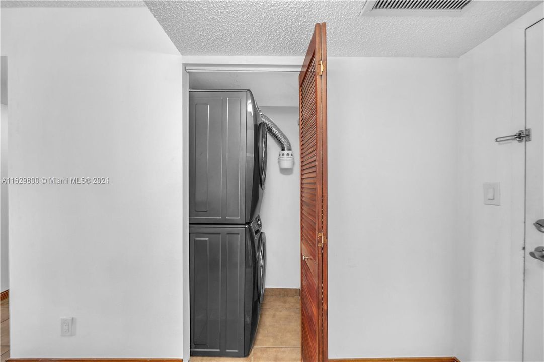 For Sale: $340,000 (2 beds, 2 baths, 1130 Square Feet)