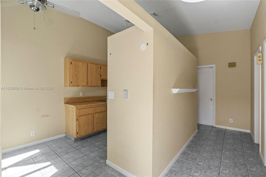 Active With Contract: $339,900 (2 beds, 2 baths, 1173 Square Feet)