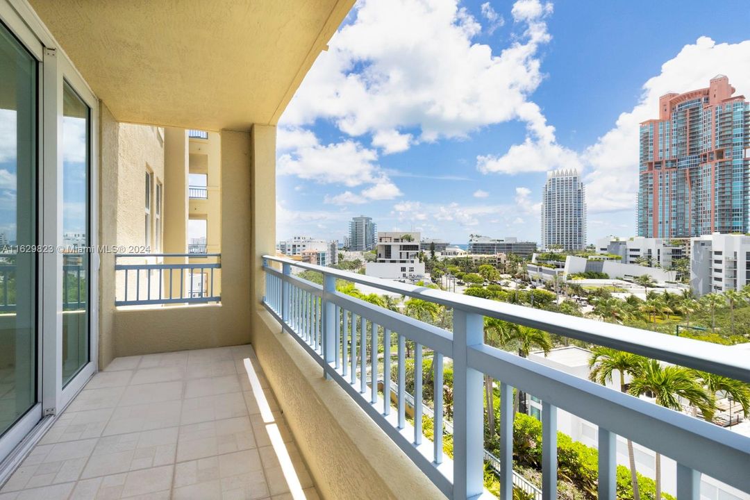 For Sale: $1,775,000 (2 beds, 2 baths, 1130 Square Feet)